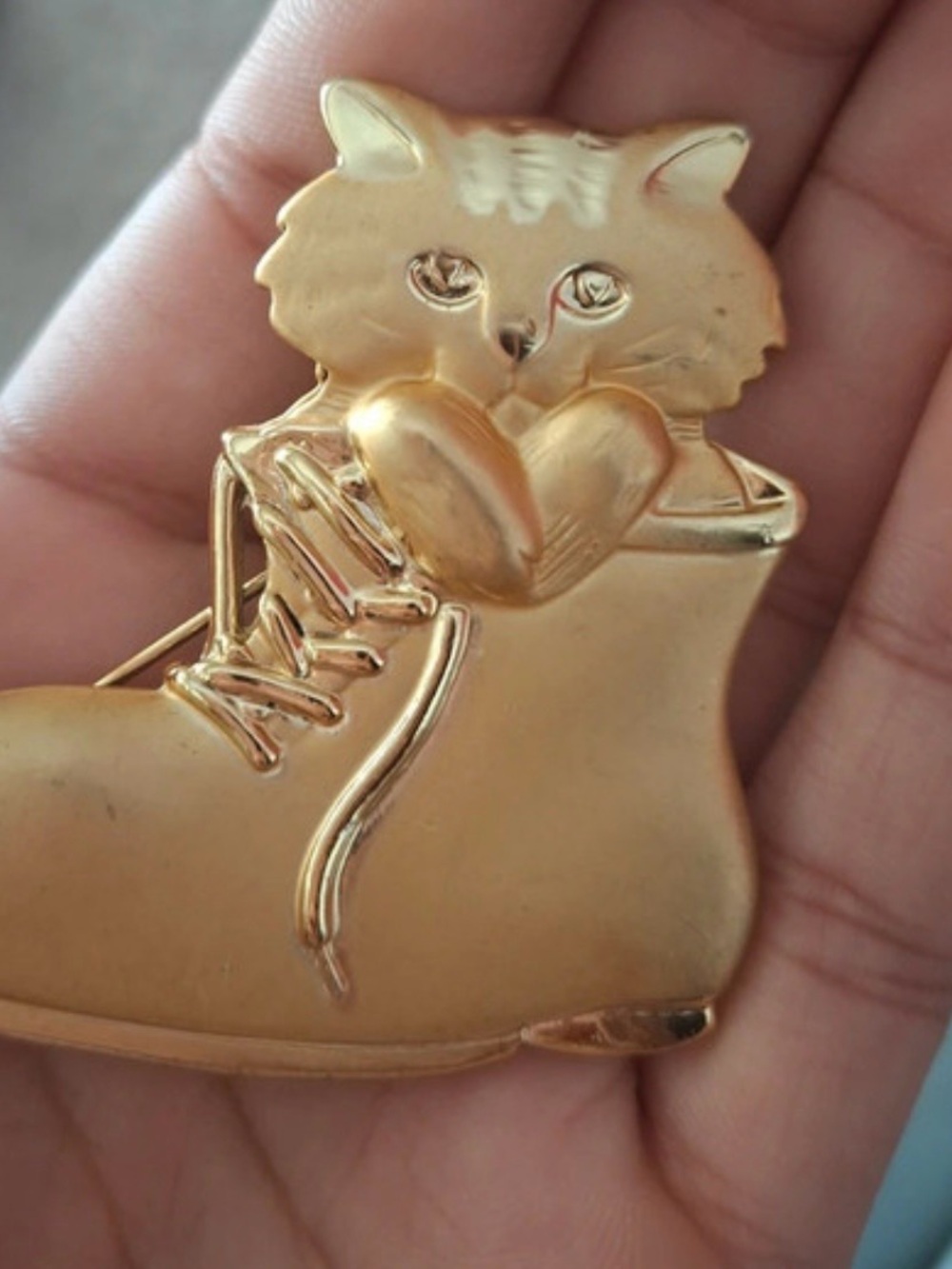 Gold Cat-in-Boot Pet Pin — Decorative Accessory